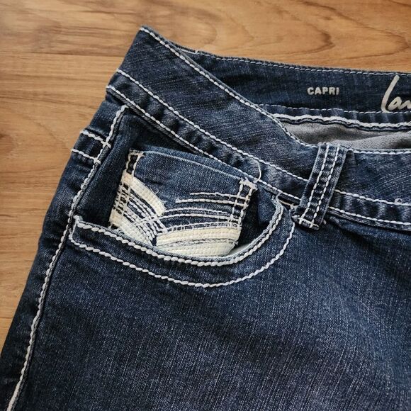 💇‍♀️Lane Bryant Blue Medium Wash White Embroider Stitch Capri Jeans Size 18 - Picture 6 of 10